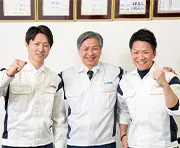 Hattori Plant Manager and Production Staff at Suzuka Plant Photograph of Yamanaka and Shimase