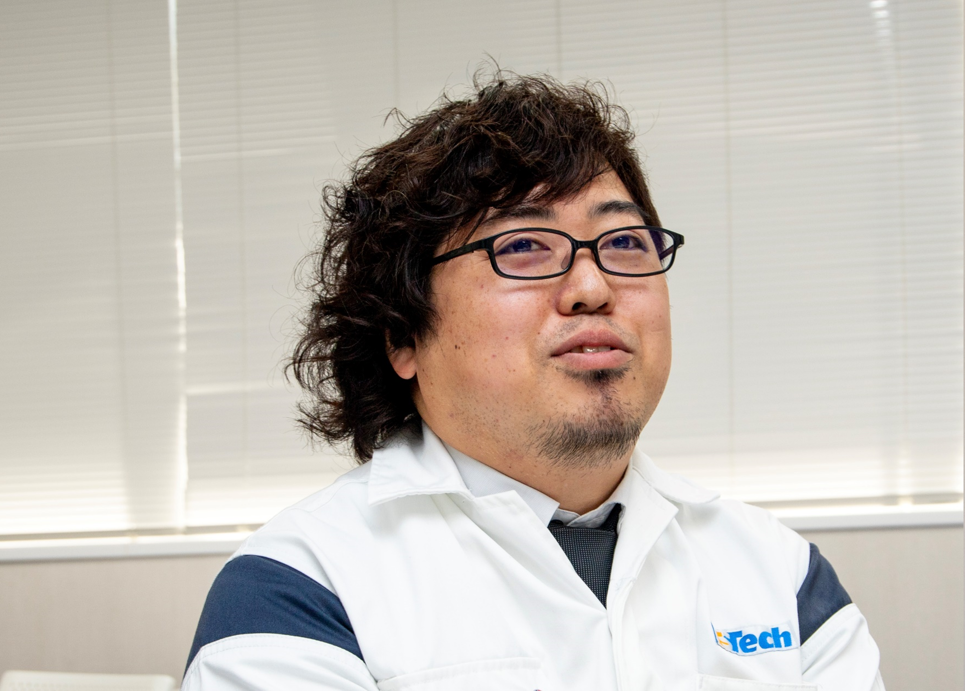 Photographs of Takahashi, in charge of merchantability verification