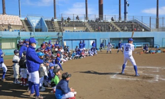 Children's baseball classes in regulation baseball clubs in Japan