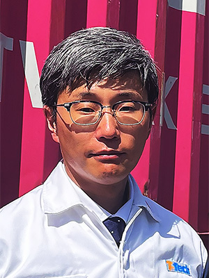 Photograph of Corporate Manufacturing Division Manufacturing Planning Department Foreign Trade Management Section Manager
Ryuto Kusumoto