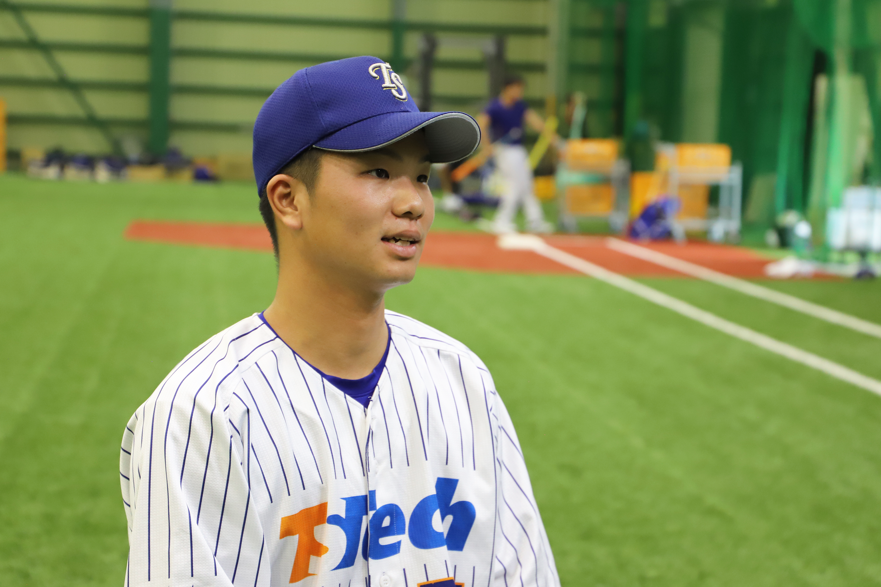 取材に答える深澤キャプテンの写真