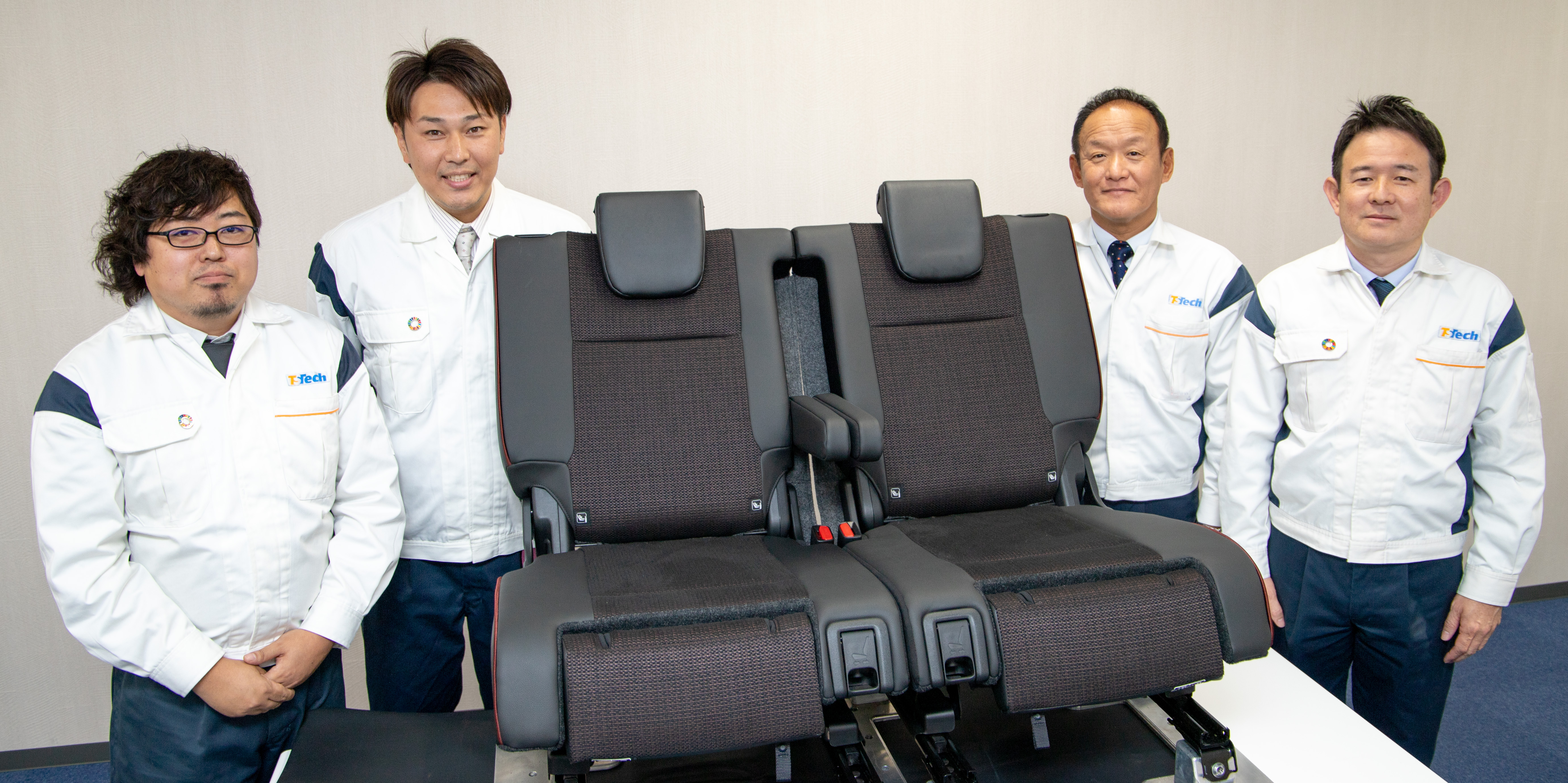 SPACIAの開発に携わった皆さんの集合写真